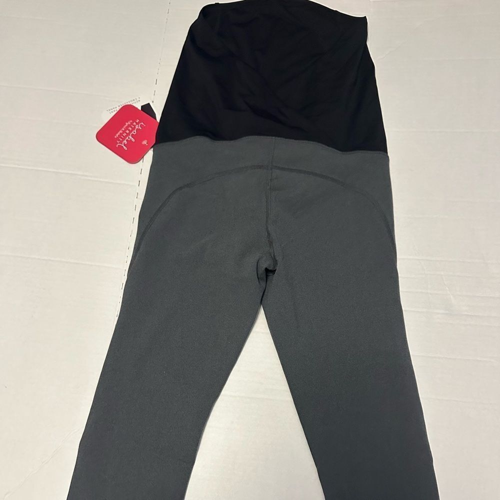 NWT Isabel Maternity size XSWomen’s Gray/black Active Crossover Panel Capri Pant